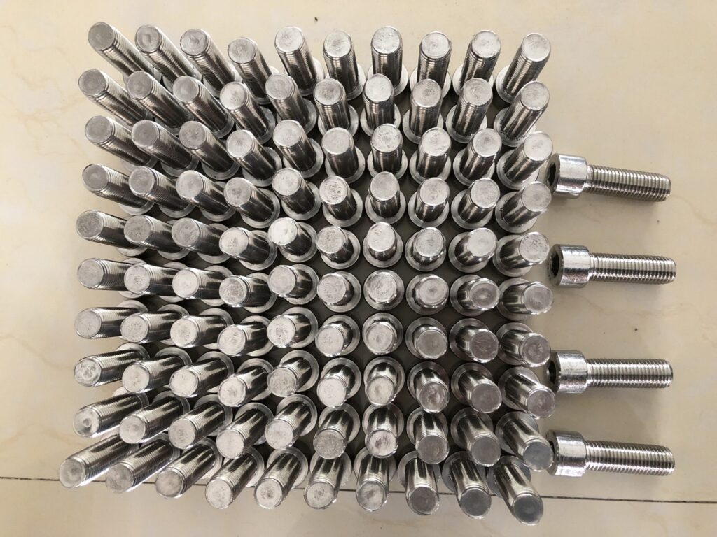 stainless-steel-bolts